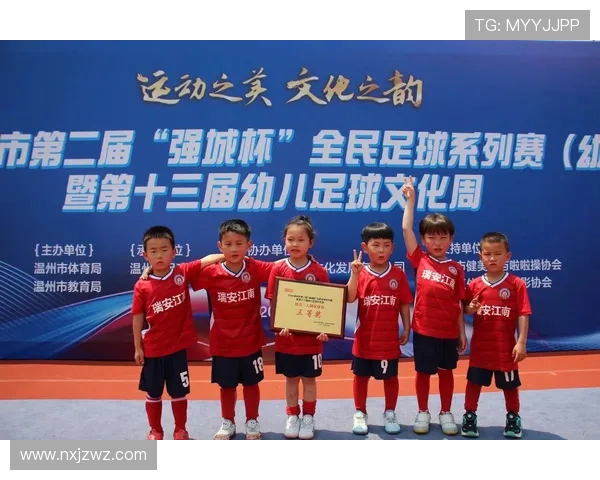 以足球为纽带探索运动精神与团队合作魅力及其在现代社会中的价值 以足球为纽带探索运动精神与团队合作魅力及其在现代社会中的价值