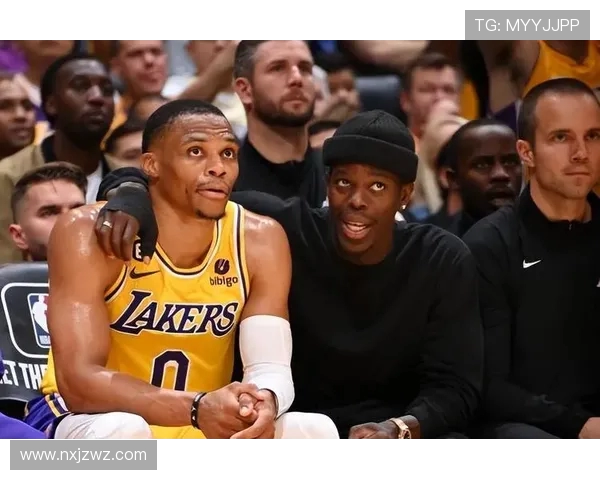 安东尼·戴维斯领衔湖人新赛季征程 聚焦球场内外表现与挑战 安东尼·戴维斯领衔湖人新赛季征程 聚焦球场内外表现与挑战