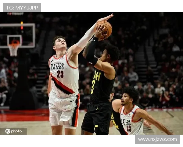 爵士客场激战开拓者全队爆发上演逆转好戏掀起新赛季最强对攻风暴 爵士客场激战开拓者全队爆发上演逆转好戏掀起新赛季最强对攻风暴